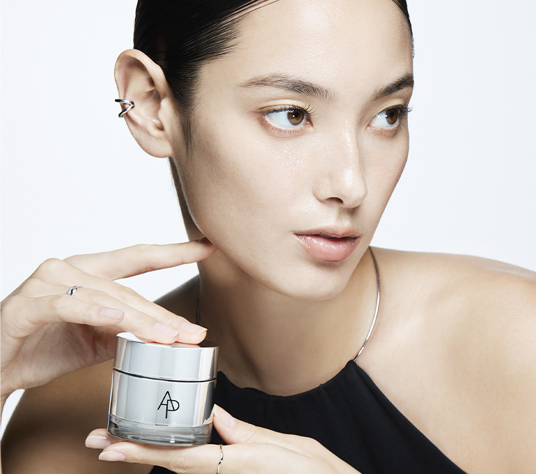 크림 단독 사용 7일 후 광채 86.3% 증가, 탄력 68.8% 증가, 보습 88.2% 증가, 주름 개선 25.1% 효과를 보여주는 텍스트형 프로모션 이미지